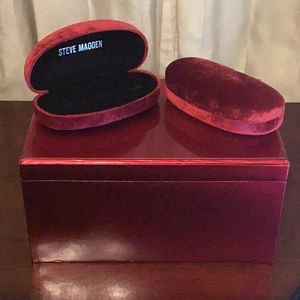 Steve Madden velvet eyeglass case brand new